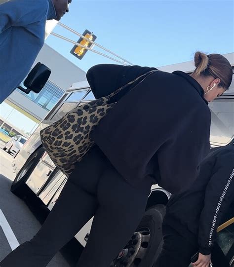 Tight Latina Booty In Scrunched Up Leggings Oc Spandex Leggings Yoga Pants Forum