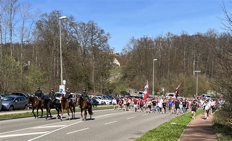 So Lief Der Marsch Von Fans Des Fc Bayern M Nchen Zur Voith Arena In