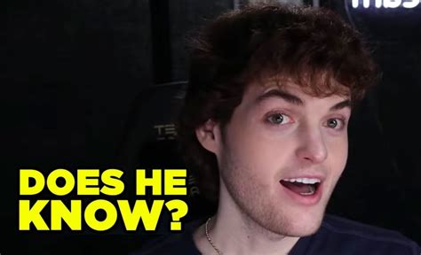 does he know? : r/meme