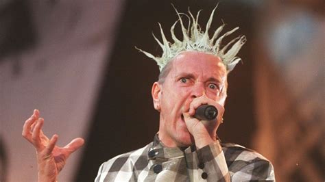 Exmiembros De Sex Pistols Demandan Al Vocalista Johnny Rotten Por Esta