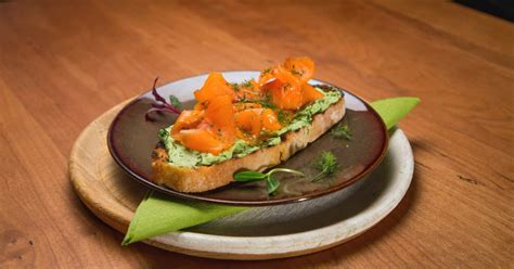 Recette De Toast Avocat And Saumon Fumé Zeste