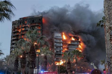 Valencia El conserje héroe del incendio de Campanar declara que los