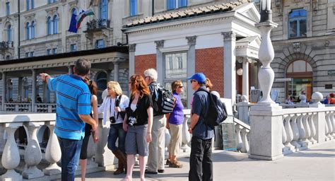 Turizem Ljubljana Organizira Te Aj Za Lokalne Turisti Ne Vodnike Na