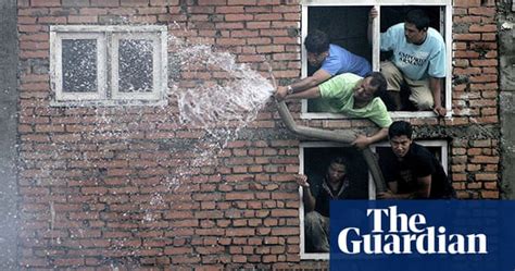 24 Hours In Pictures News The Guardian