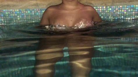 SPLASHING HUGE TITS IN PUBLIC POOL Pornhub