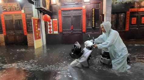 彰化鹿港天后宮廟埕變池塘 老街暴雨一度水淹到大腿 生活 自由時報電子報