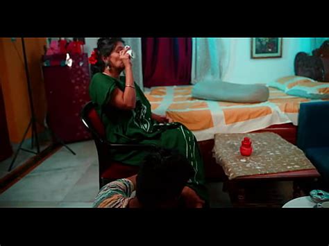 Hermosa estrella porno india caliente Punam tiene sexo caliente con joven de 18 años XVIDEOS