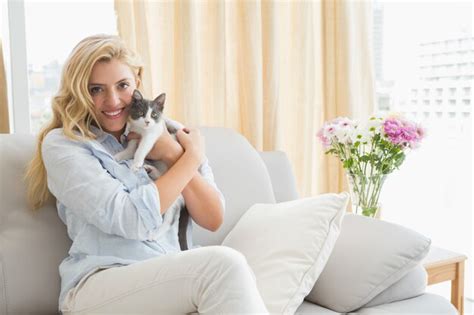 Premium Photo Pretty Blonde With Pet Kitten On Sofa
