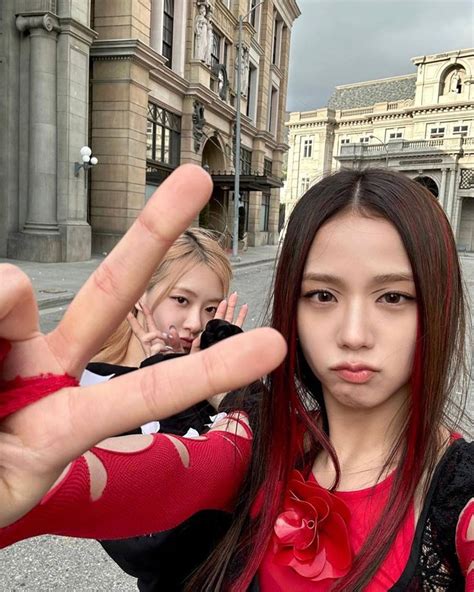 Rosé And Jisoo Rosé Jisoo K Pop South Korean Girls Korean Girl