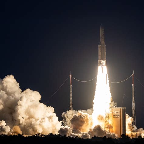 VIDÉO Ariane 5 réussit son deuxième lancement de l année à Kourou