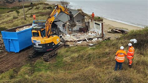 Hemsby Lifeboat Out Of Service After More Coastal Erosion Bbc News