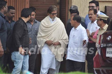 Amitabh Bachchan arrived at Rajesh Khanna's residence to pay his ...