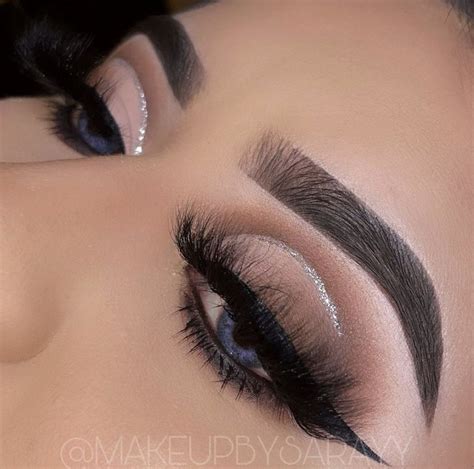 Nude makeup look Maquillaje de ojos Maquillaje de ojos graduación Maquillaje de ojos de noche