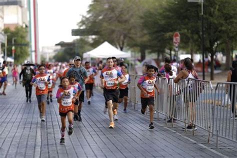 Participan M S De Mil Corredores En Carrera Por El Aniversario De