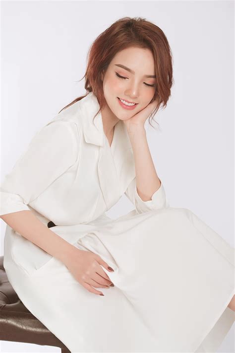 Hot girl Trương Thùy Linh tuổi tự sắm xế hộp sang chảnh