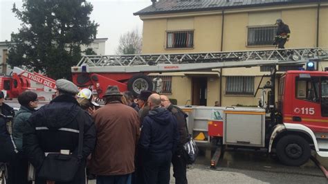 Incendio In Via Guido Reni Tra Le Fiamme Il Tetto Di Una Casa