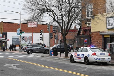 Five Men Shot One Fatally In D C Convenience Store The Washington Post