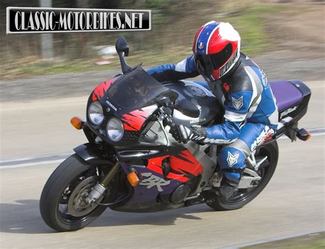 Honda Cbr900rr Fireblade Road Test Classic Motorbikes