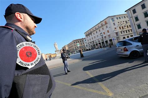 Litiga Con La Fidanzata E Aggredisce Un Poliziotto Il Tirreno