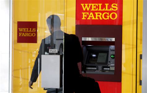 Tech support explain how to fix the wells fargo sign on account error 11