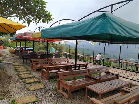 Cafe Di Trawas Yang Lagi Viral Dengan View Gunung