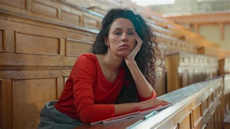 triste aburrido cansado agotado caucásico niña estudiante Hispano mujer latina dama americano