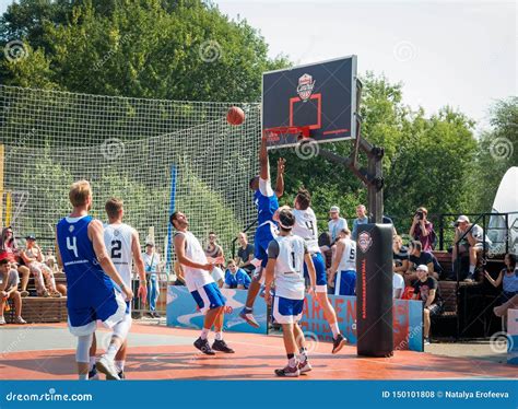 Moscow Russia August 4 2018 Team Playing Basketball In The Gorky