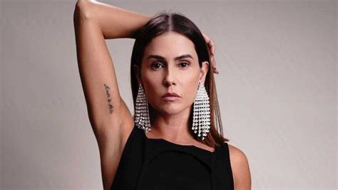 Deborah Secco se explica após afirmar que está em um relacionamento