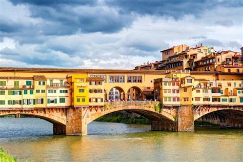 Ponte Ponte Vecchio Sobre O Rio Arno Floren A It Lia Foto Premium