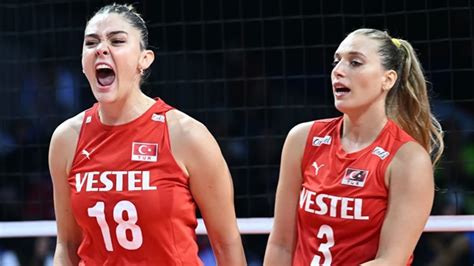 Milli Voleybolcu Zehra G Ne In Pozu Nl Ler D Nyas N Sallad Haberler