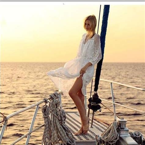 Bikini và những chiếc đầm dạ hội Trang phục trên du thuyền