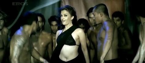Hot Actress Aishwarya Rai Hot In Saree