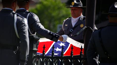 The Moment The Confederate Flag Was Lowered In South Carolina The New York Times