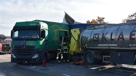 Walldorf A Nach Schwerem Unfall In Richtung Heilbronn Voll Gesperrt