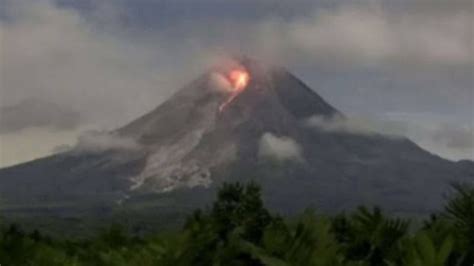 Gunung Merapi Kembali Muntahkan Awan Panas Pesan Mbah Maridjan Kembali