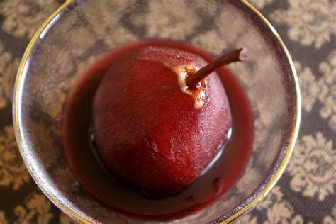 Poires pochées au vin rouge et aux épices Recette par Chef Simon