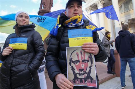 Solidarität mit der Ukraine Mahnwache auf dem Marktplatz in