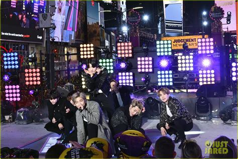 Bts Ring In With Purple Confetti During New Year S Rockin Eve