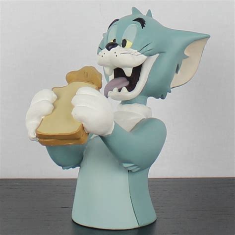 Tom Cat eating Jerry Mouse figurine by Demons and Merveilles