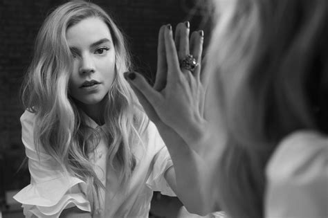 Free Download Hd Wallpaper Anya Taylor Joy Women Actress Blonde Long Hair Mirror