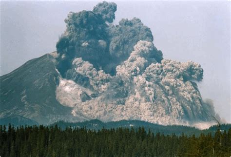 Mt. St. Helens having a large lateral blast ash eruption at 8:32 AM ...