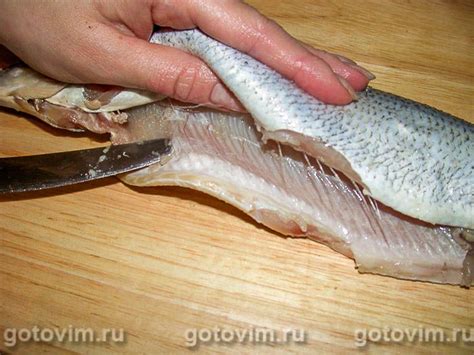 Сиг, фаршированный рисом и грибами. Рецепт с фото