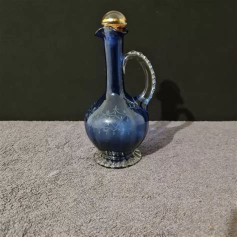 ANCIENNE CARAFE EN verre bleu à décor gravé XXe EUR 4 00 PicClick FR