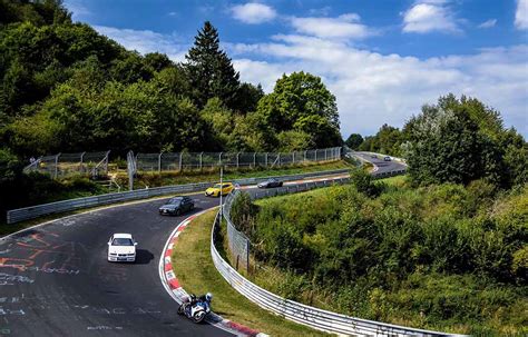 Έχεις αργό αυτοκίνητο Ξέχνα τη βόλτα στο Nürburgring Video Drive