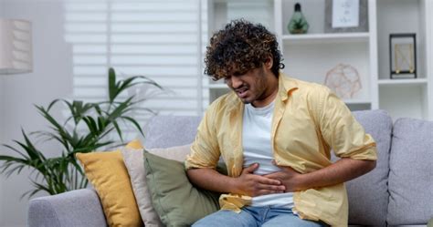 7 Symptoms of Diverticulitis (And Natural Remedies To Help Fix It)