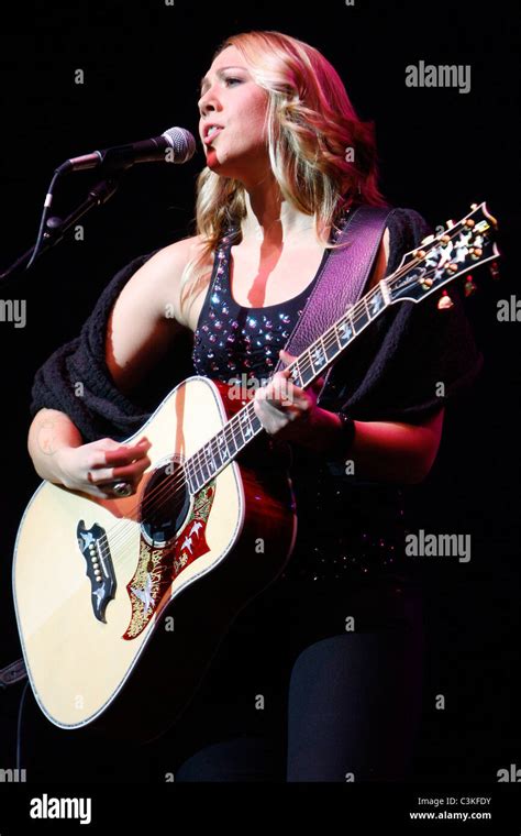 Colbie Caillat Hi Res Stock Photography And Images Alamy