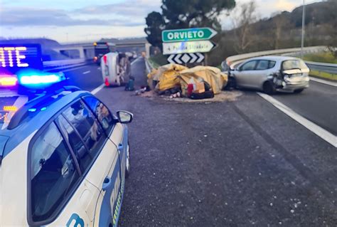 Sei Persone Ferite In A Incidente Stradale Allo Svincolo Di Orvieto