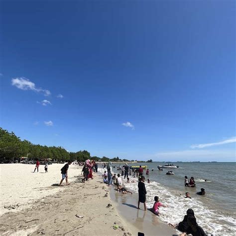 Pantai Dalegan Gresik Wisata Pantai Ramah Anak Dengan Pemandangan