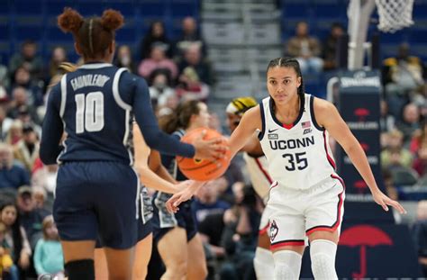 UConn’s Azzi Fudd reinjures right knee, no timeline for return - The ...