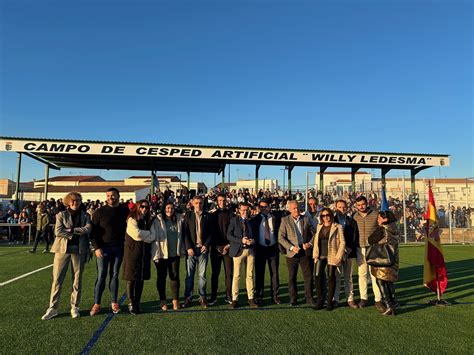 El presidente de la Diputación de Badajoz inaugura el campo de fútbol